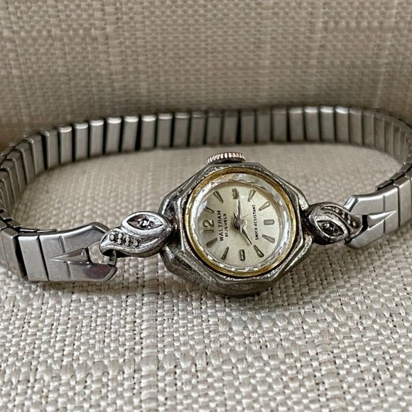 Vintage Waltham Ladies Wristwatch Handwinding Shock Resistance Quartz Watch - Picture 4 of 11